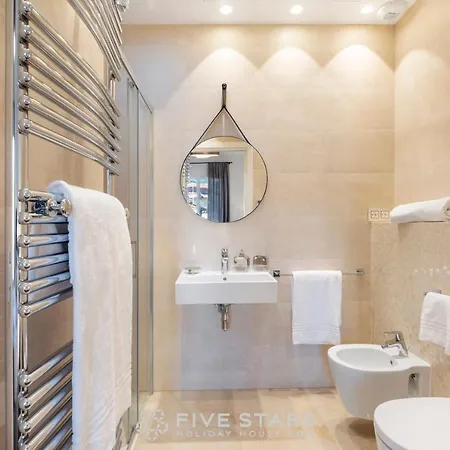 Artemys - Five Stars House *